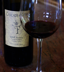 cascade Cliffs wine